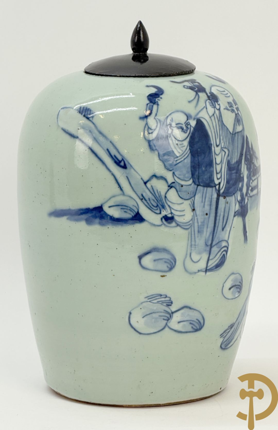 Chinese blauw/wit dekselpotiche met wijsgeer en dansende personages