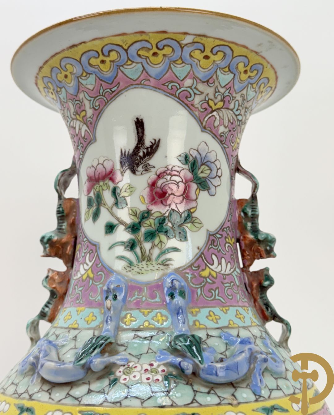 Chinese porseleinen vaas met vogel- en bloemendecor