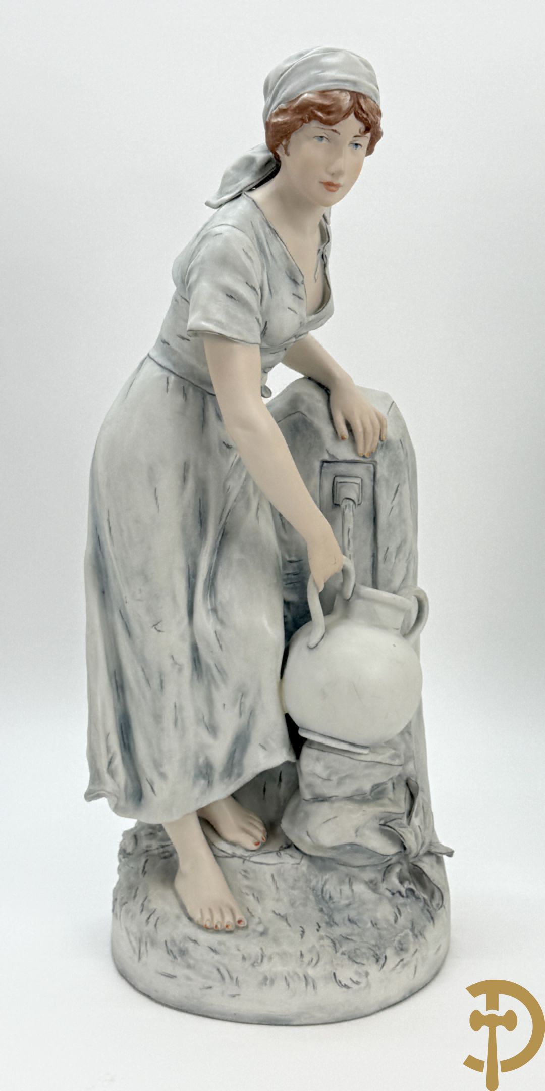 Paar Royal Dux beelden van koppel bij de waterbron, nummers 10563 en 10564