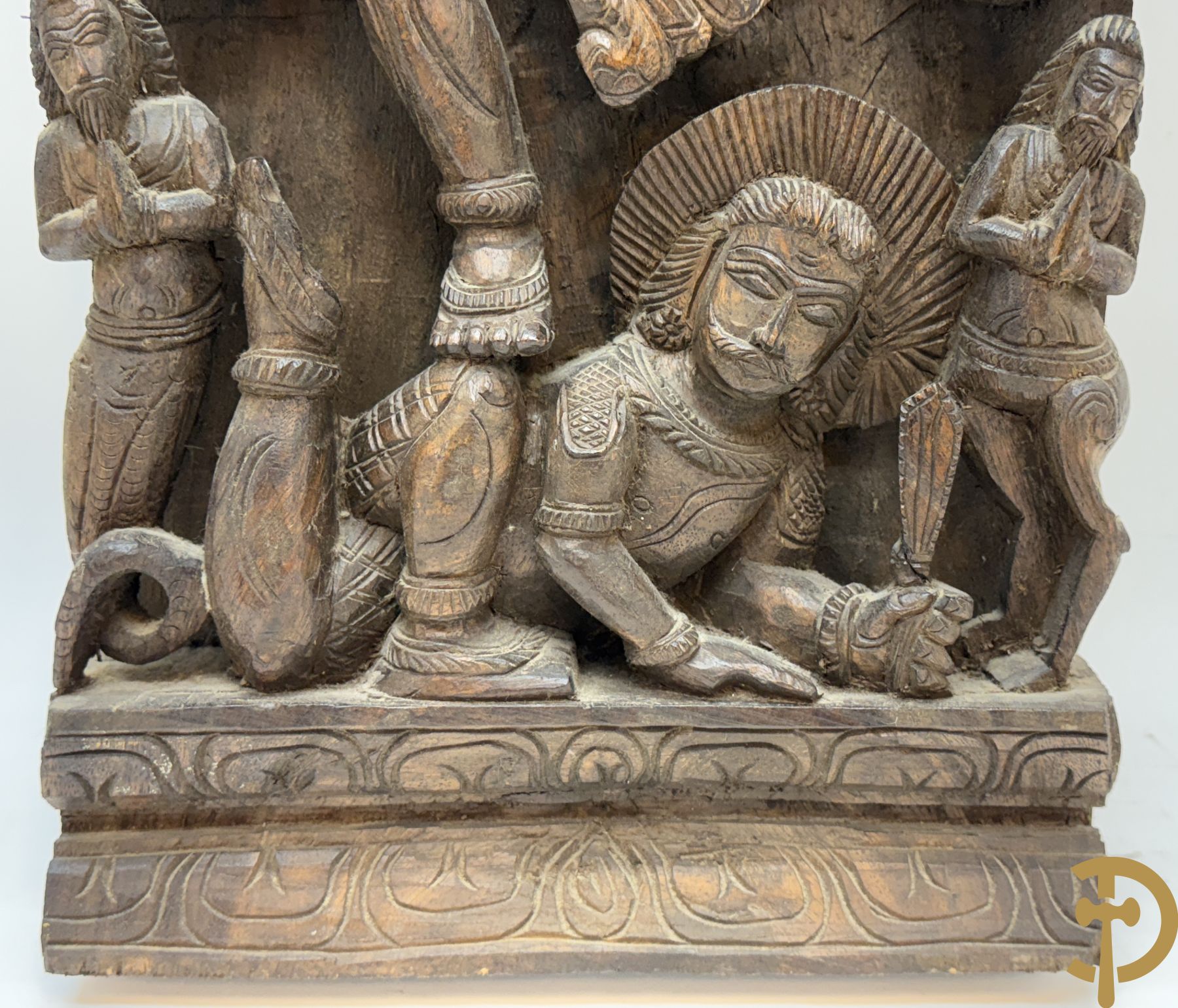 Paar Indische houtgesculpteerde basreliefs van geisha