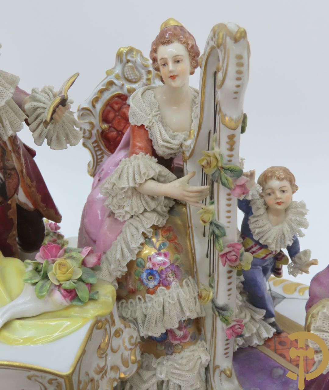 Grote gekleurde porseleinen geanimeerde groep met 7 muziekspelers