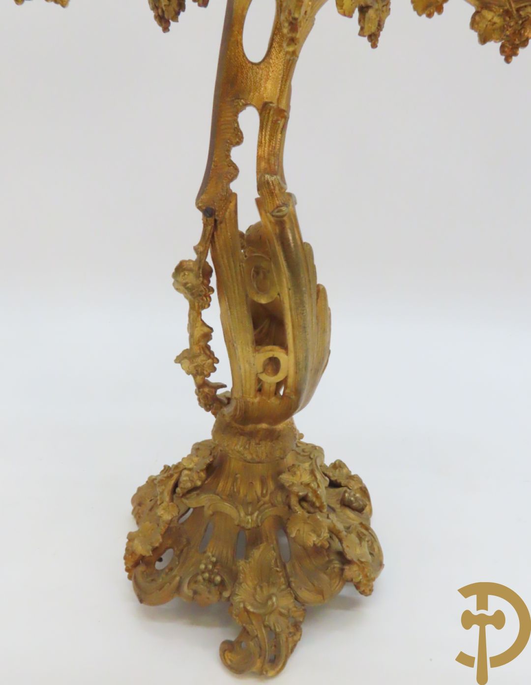 Bronzen schouwklok bezet met 2 cupido