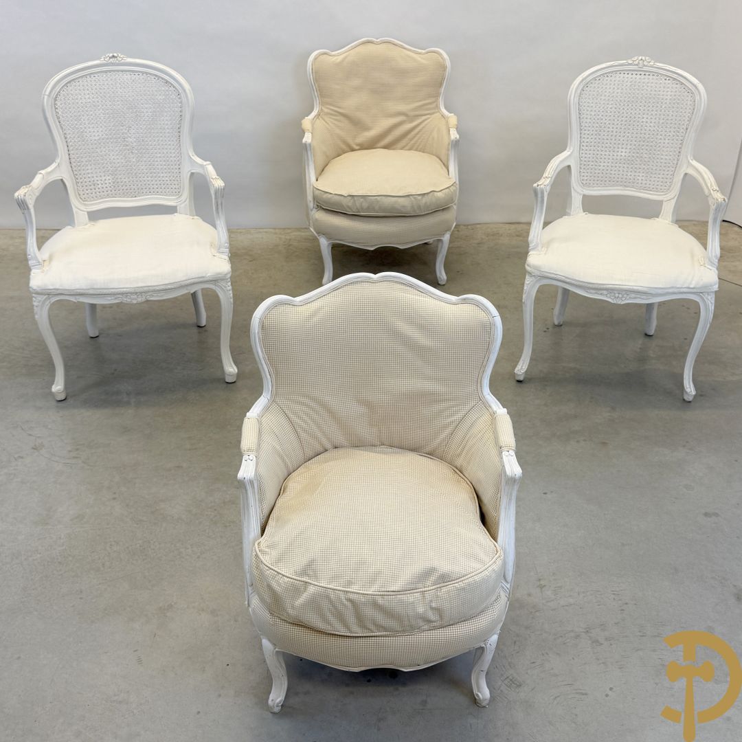 Paar gemonochromeerde Louis XV armzetels met gecanneerde rug + 2 gestoffeerde Louis XV armzetels
