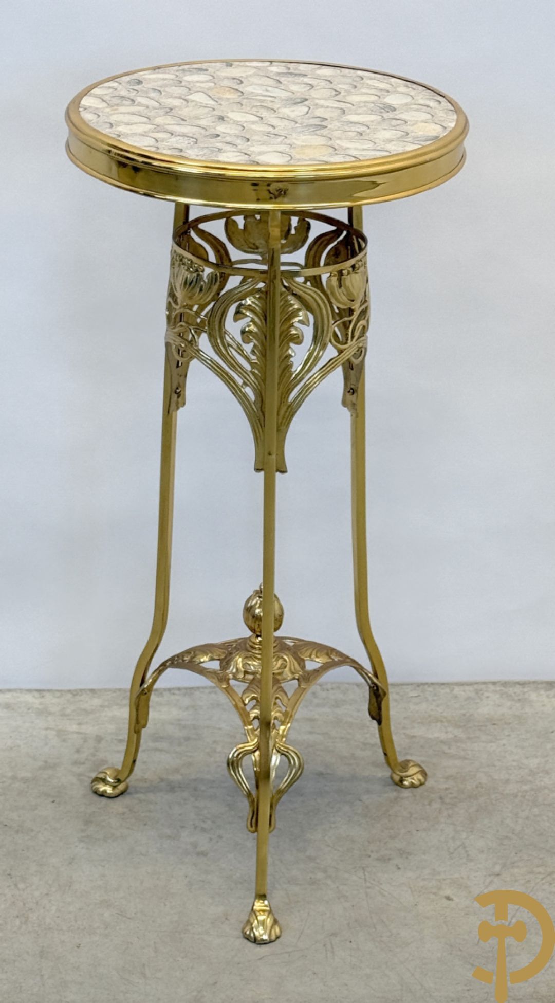 Koperen geajoureerde staander, Jugendstil