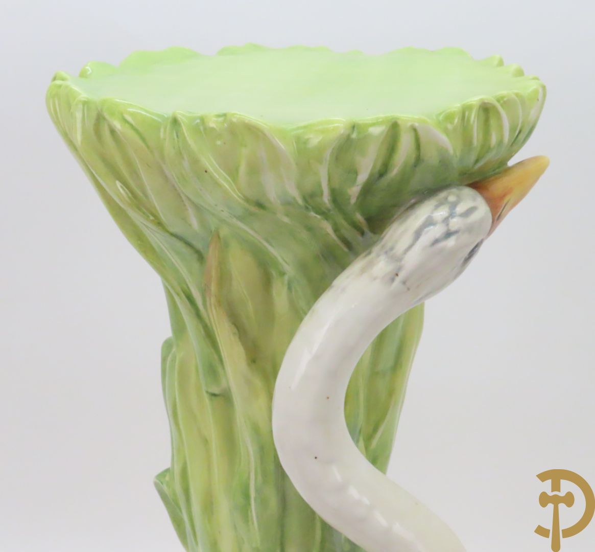 Keramieken zuil met ooievaar in het riet met cachepot erop, Italiaans, gemerkt