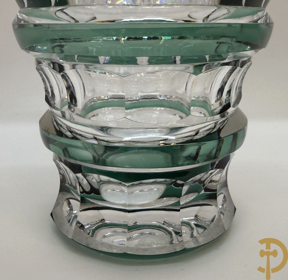 Gekleurde bolvormige kristallen handgeslepen Val-Saint-Lambert vaas, gemerkt 1197 + groene krsitallen Val-Saint-Lambert vaas + rode geslepen Val-Saint-Lambert vaas