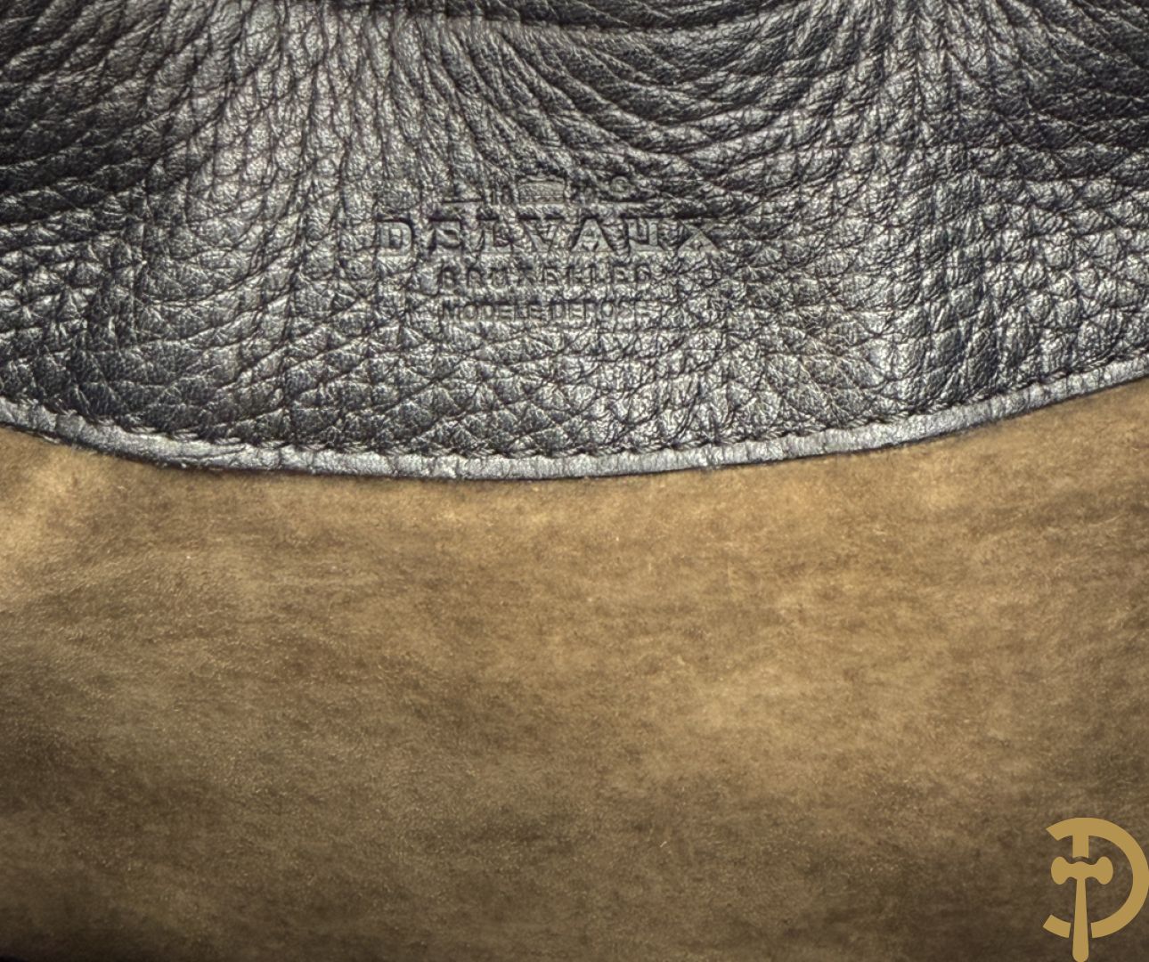 Bruine en zwart lederen handtas Delvaux + boek van Delvaux met documentatie