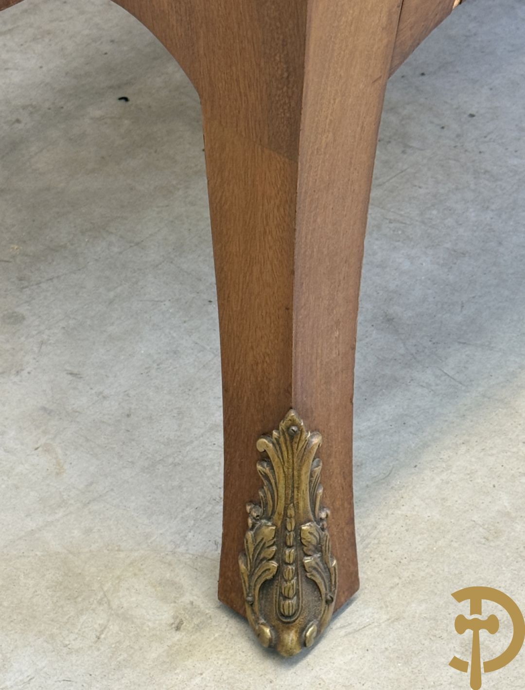 Notelaren Louis XV tweeladencommode met bronsbeslag en marmeren blad