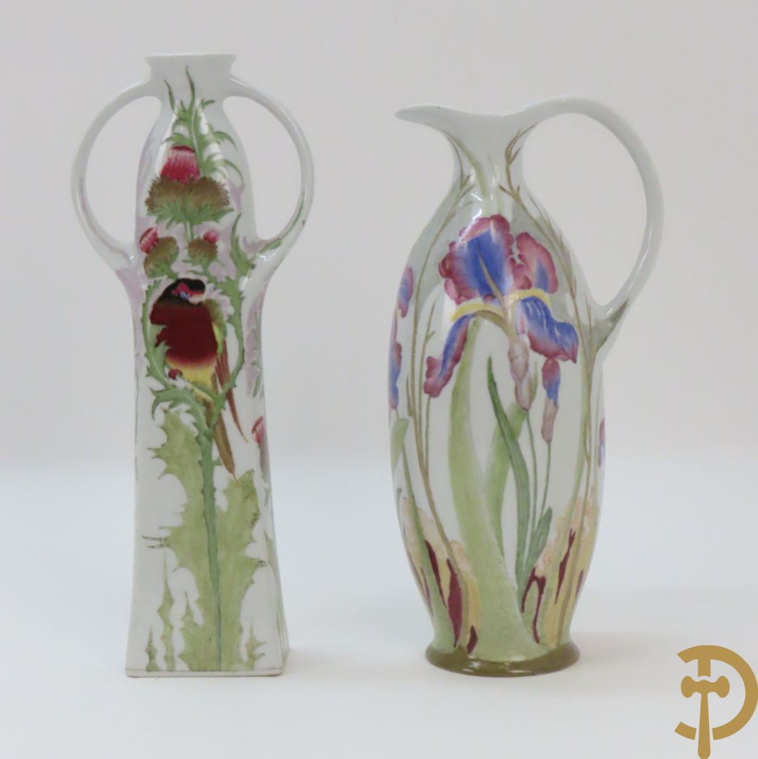 Twee Hollandse vazen met bloemendecor, Colenbrander Arnhem Holland