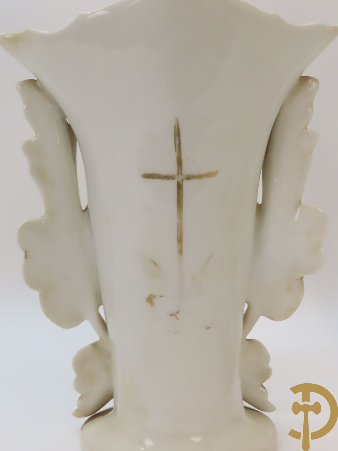 Porseleinen Vieux Paris vierarmige kandelaar met bloemen bezet + paar Vieux Bruxelles cornetvazen