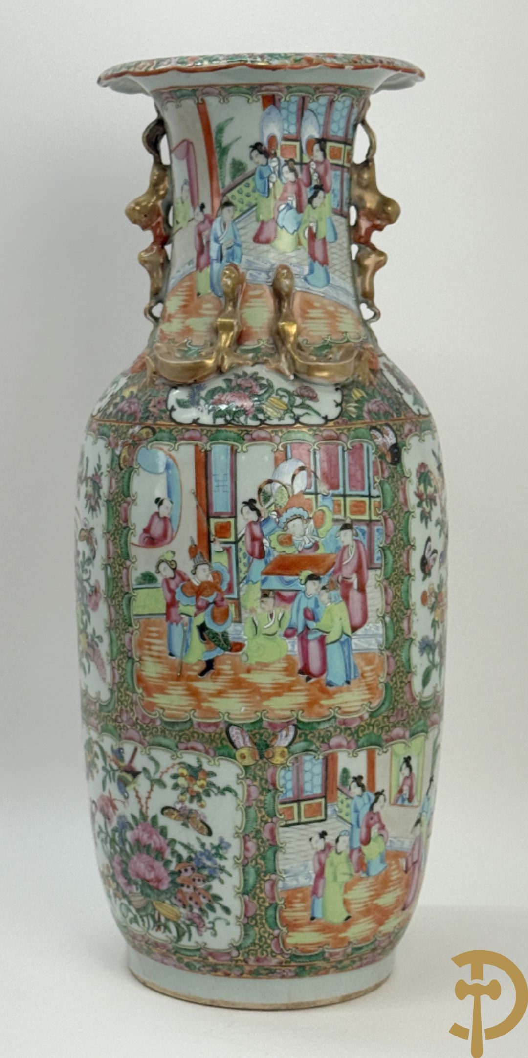 Chinese porseleinen Kanton vaas met geanimeerde taferelen