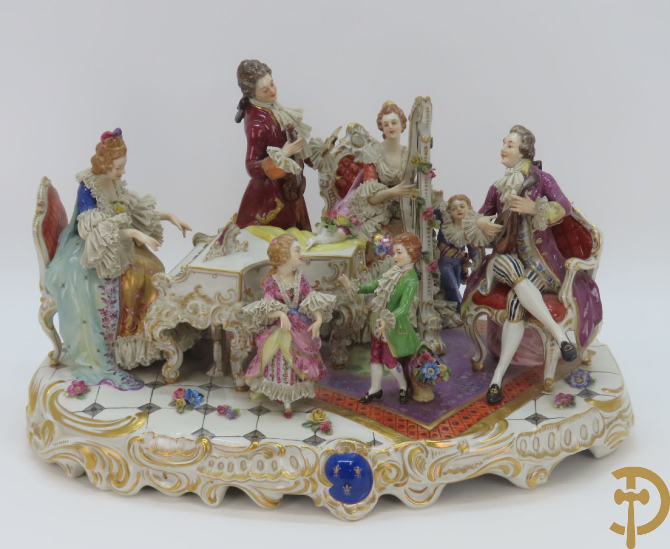 Grote gekleurde porseleinen geanimeerde groep met 7 muziekspelers