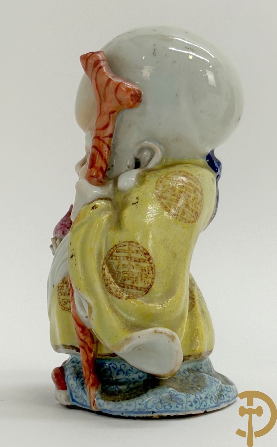 Vier Chinese porseleinen wijsgeren waarvan 1 gestempeld