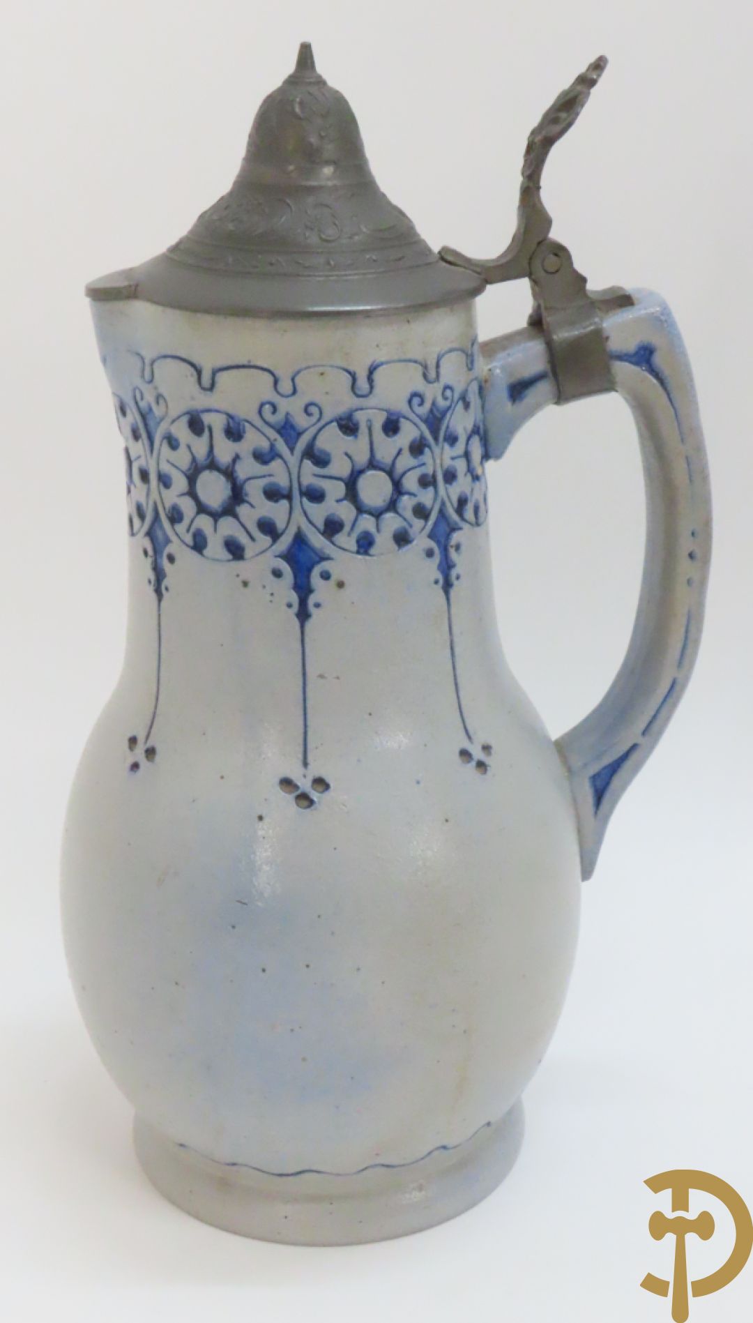 Langerwehe steengoed kruik + twee steengoed veldkruiken +Keulse dekselkan + bronzen mortier met stamper