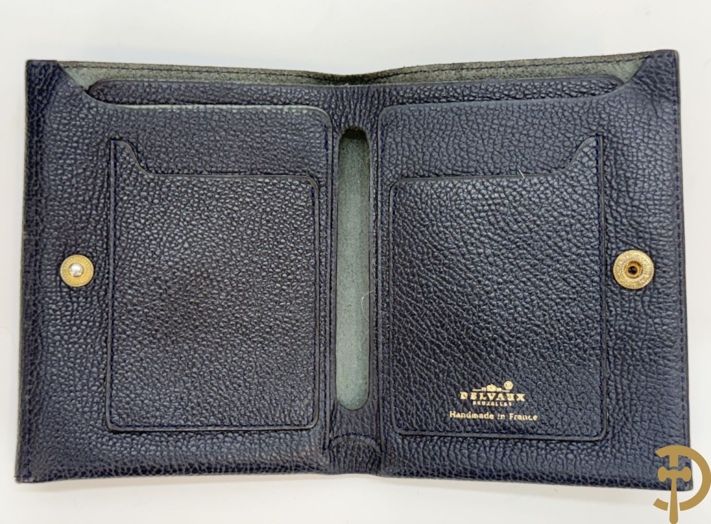 Blauw gekorreld lederen schoudertas model Le Calicot en openklapbare geldbeugel, Delvaux,