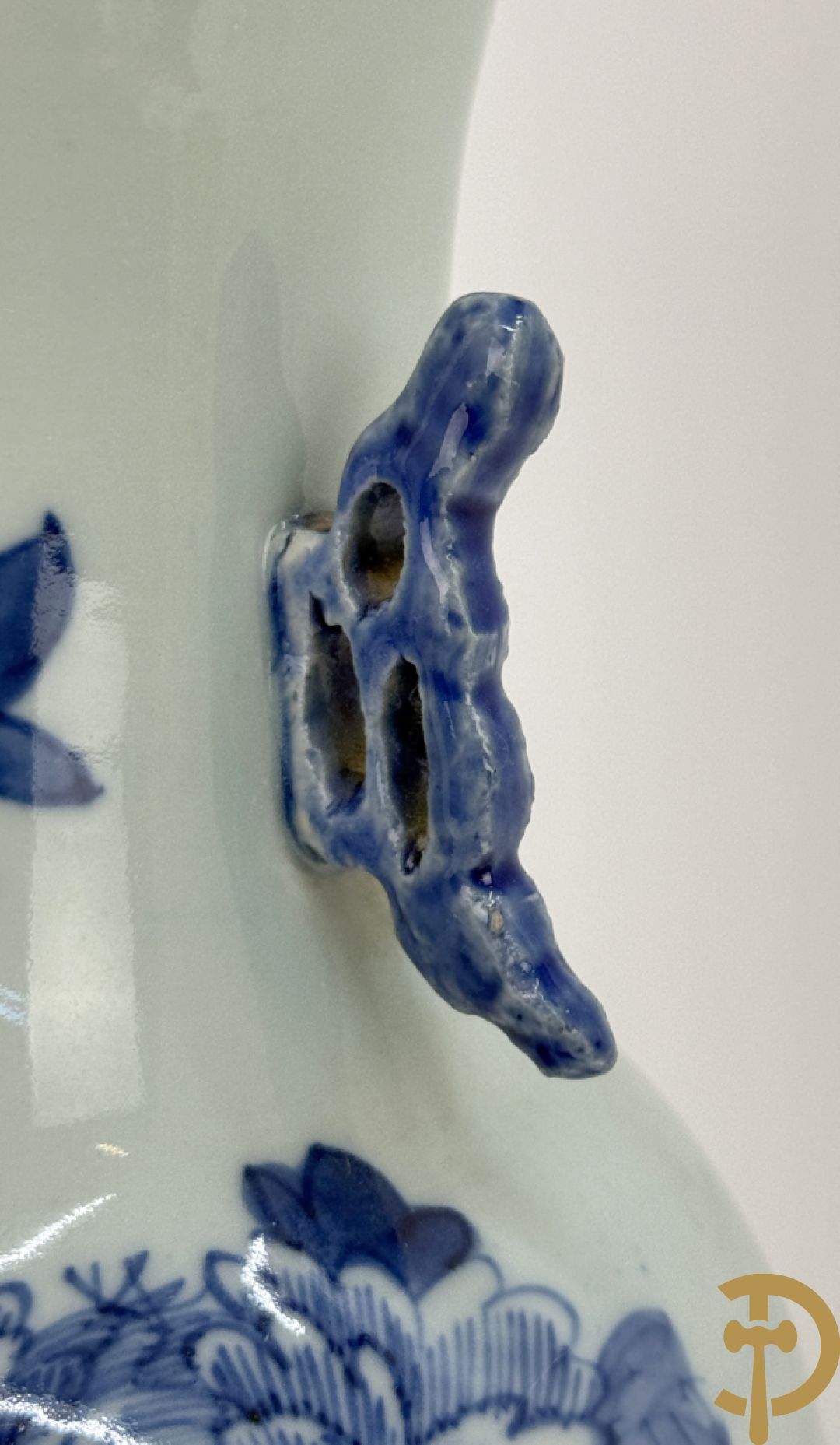 Chinese blauw/witte porseleinen vaas met bloemen en vogeldecor