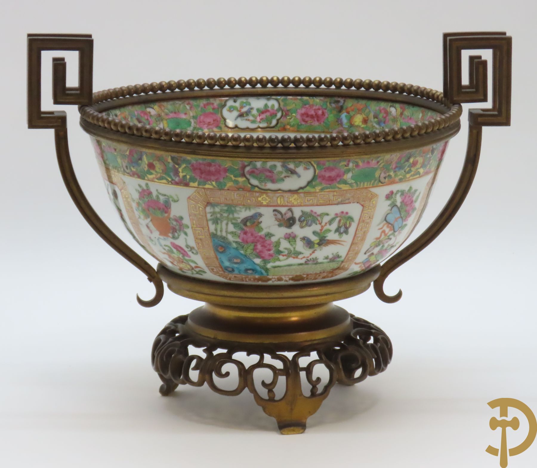 Chinese porseleinen Kanton coupe in bronzen ornamenten