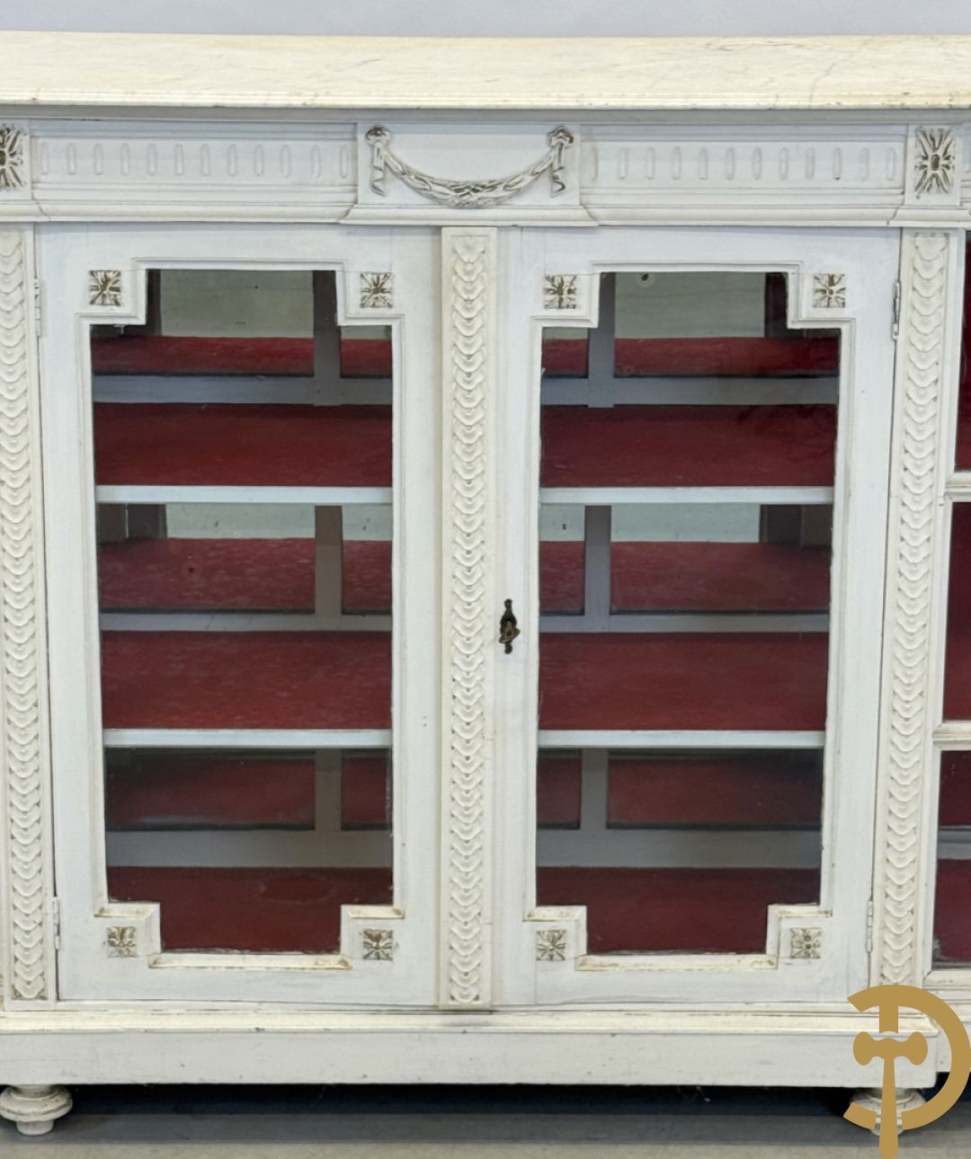 Louis XVI vitrine als toonbank met 2 deuren en 2 zijkanten - met wit marmeren blad