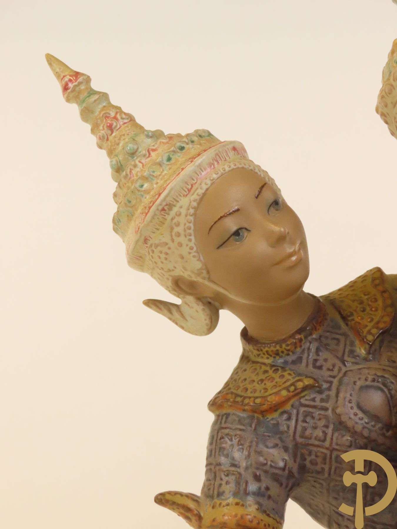Thaise danseres met jongeman in keramiek, onderaan gemerkt Lladro