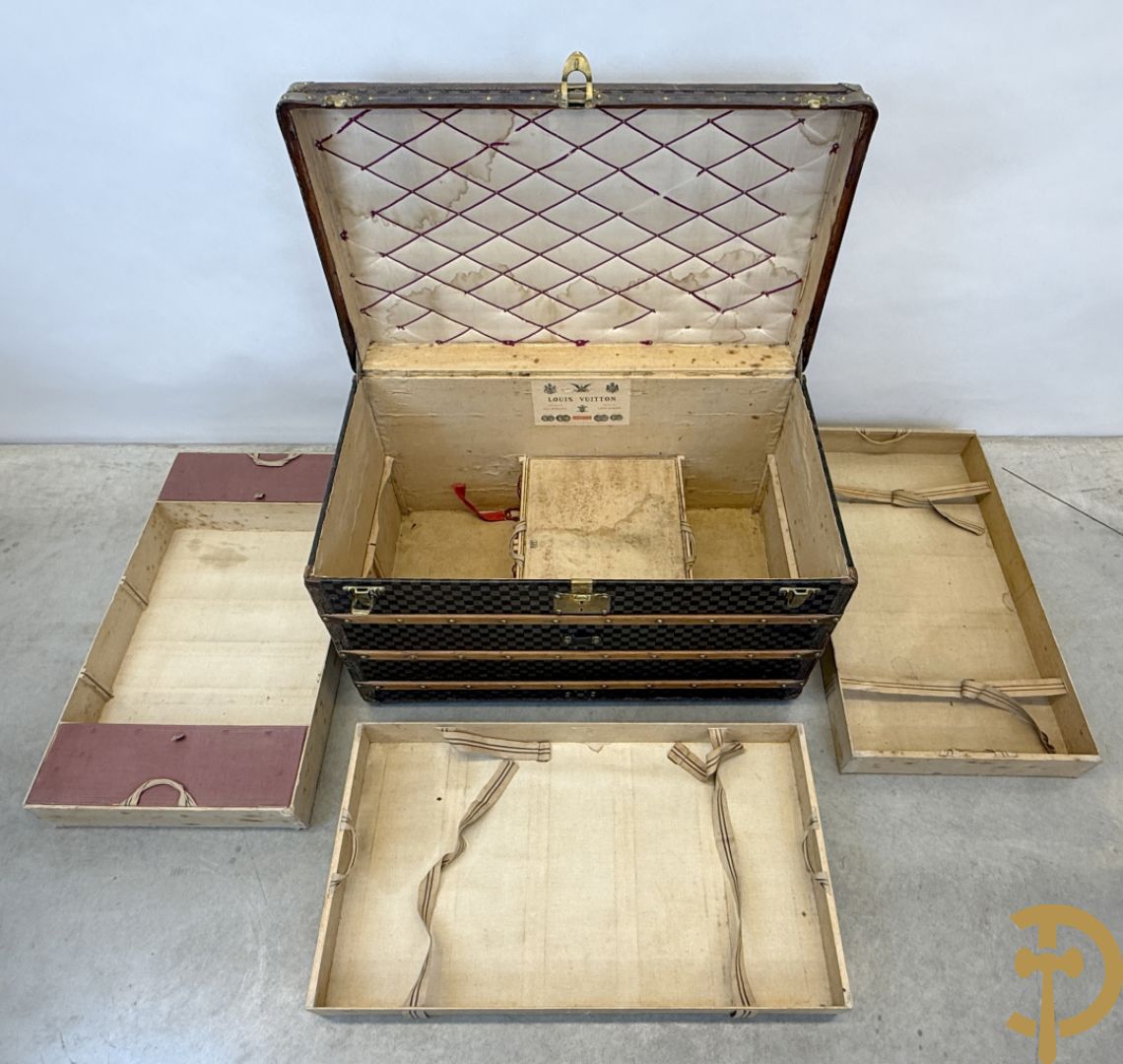Antieke reiskoffer Louis Vuitton met houten latten, genummerd N41601, met bijhorende sleutel