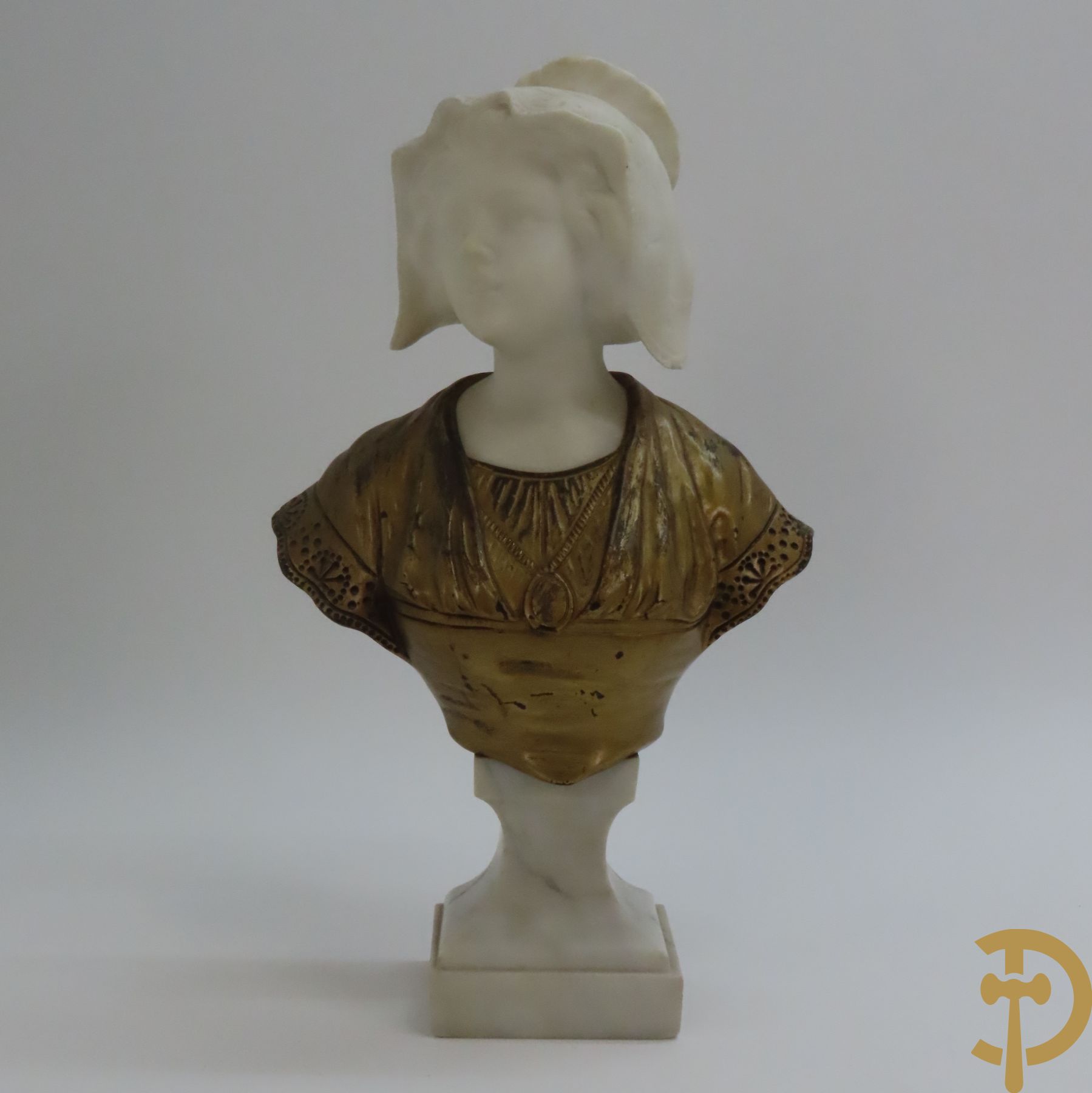 V. VAERENBERGH G. get. 'Buste van dame met bronzen romp' beeld in handgesculpteerd albast
