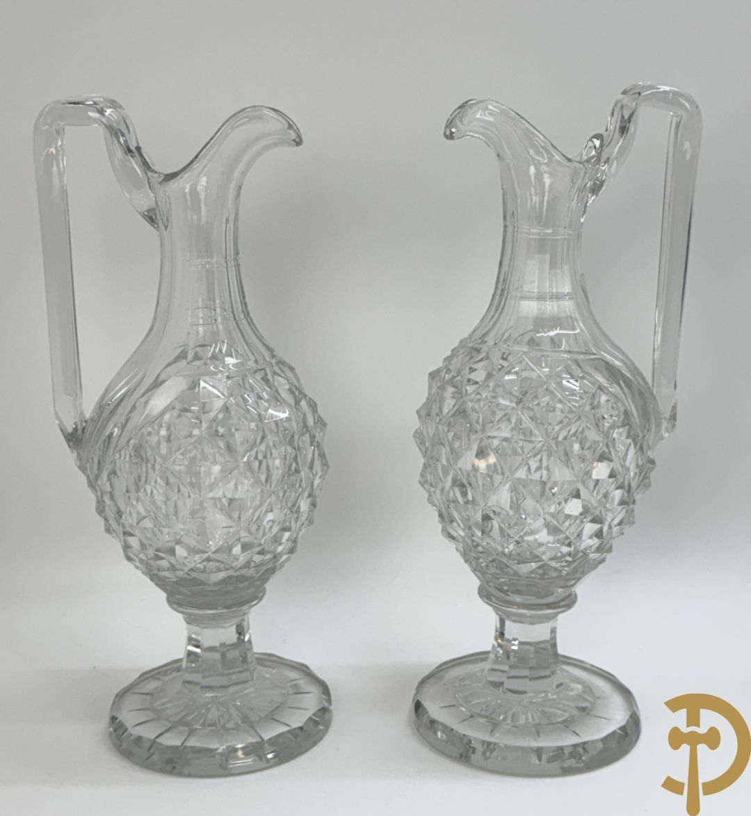 Paar diamantgeslepen karaffen + 5 andere karaffen