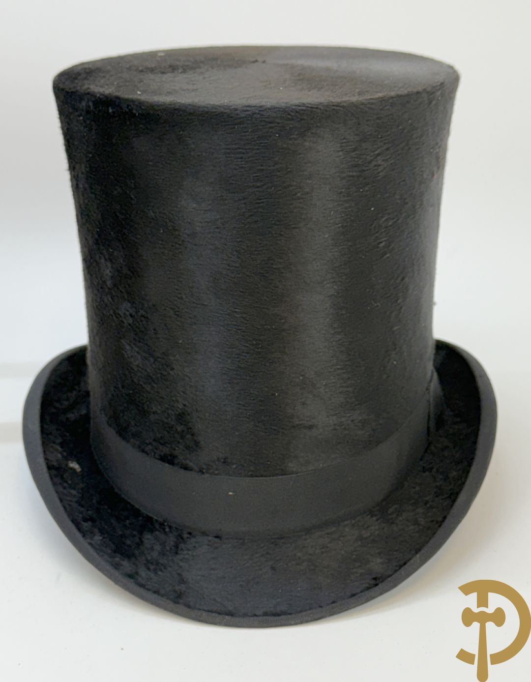 Engelse lederen hoedendoos + rond lederen doosje met lederen etui met verrekijker