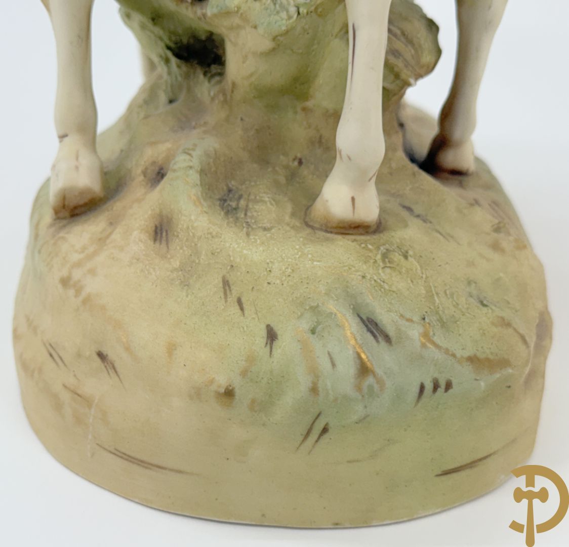 Paardenmenner in Royal Dux, onderaan gemerkt nr. 2072