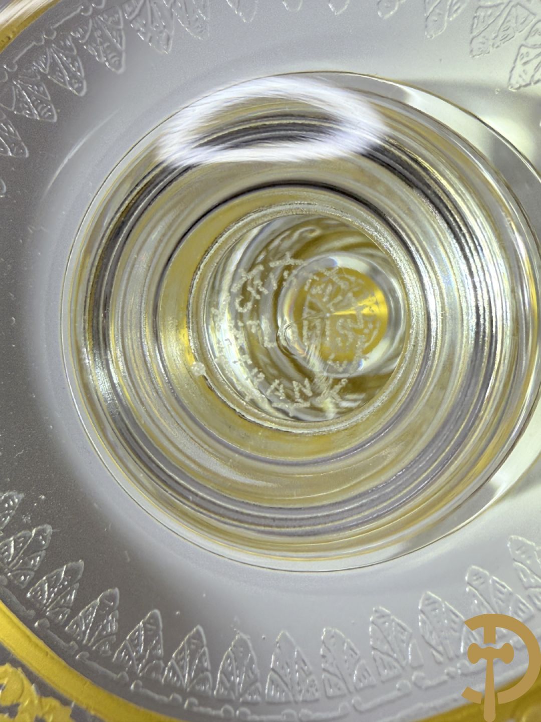 Paar lage kristallen kandelaars, Thistle Or, Saint Louis gemerkt