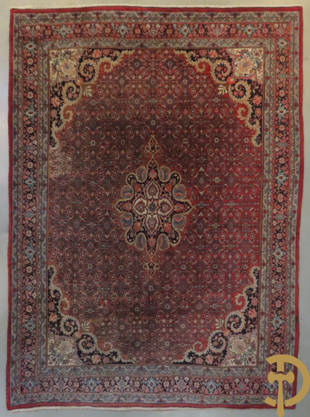 Oosters handgeknoopt tapijt