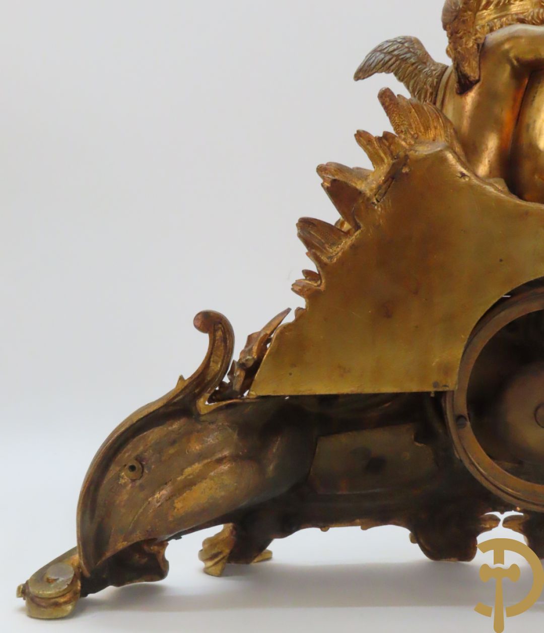 Bronzen schouwklok bezet met 2 cupido