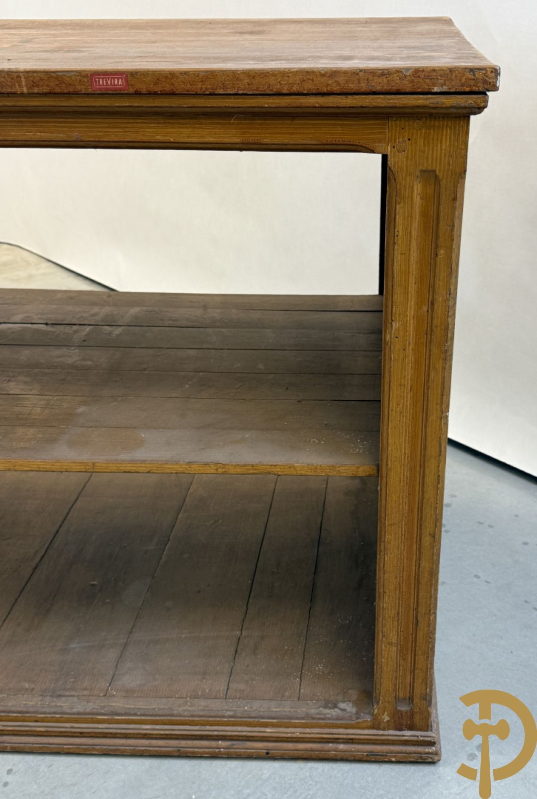 Pine winkeltoog met étagère in faux bois beschilderd