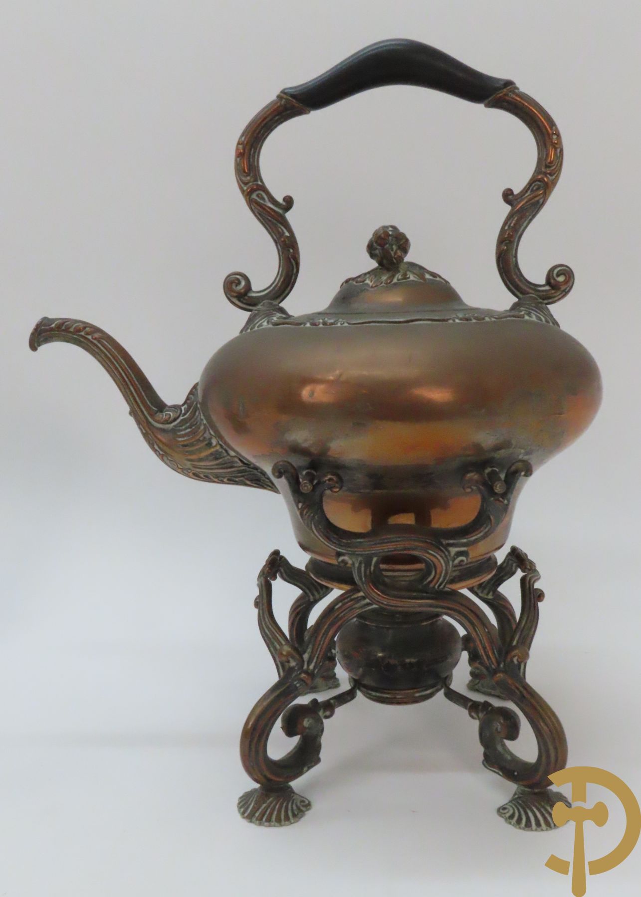 Twee decanteurs + olie- en azijnstel + 2 schenkkannen + twee-orig dekselpotje