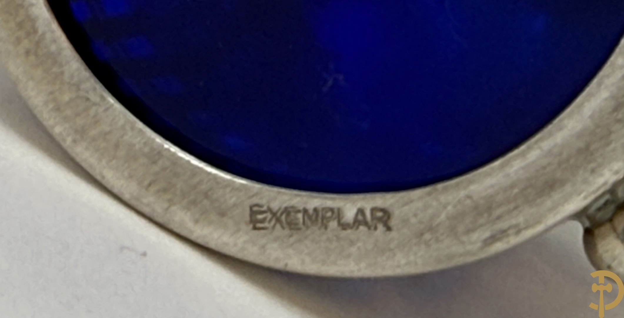 Massief zilveren schelp met lepeltje + 2 openklapbare   sucriers + peper- en zoutstel + mosterdpotje met zilveren omhulsel