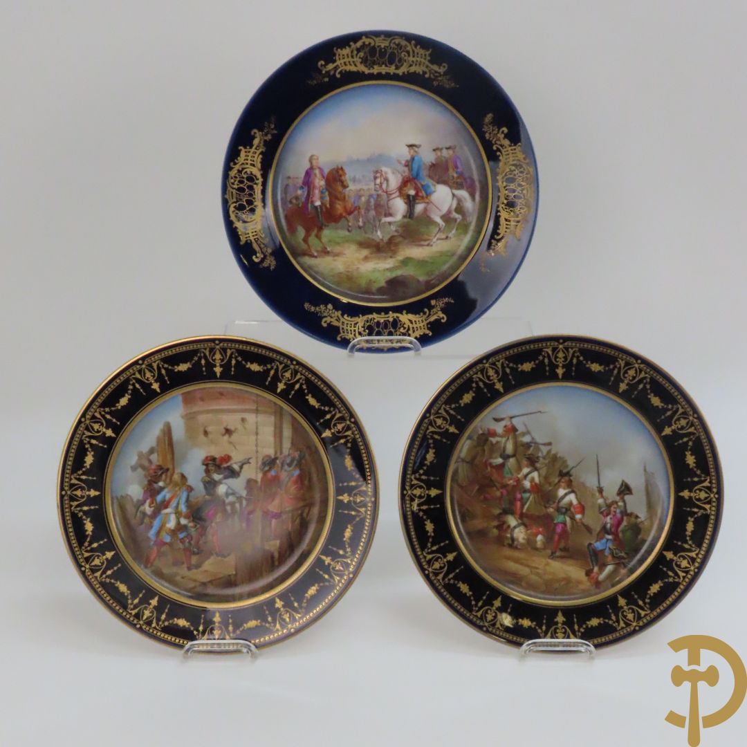 Paar handbeschilderde porseleinen Sèvres borden 