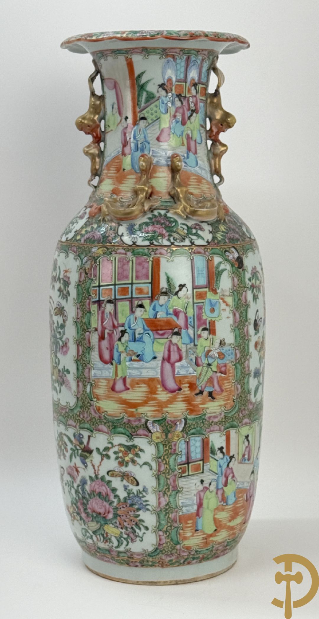 Chinese porseleinen Kanton vaas met geanimeerde taferelen
