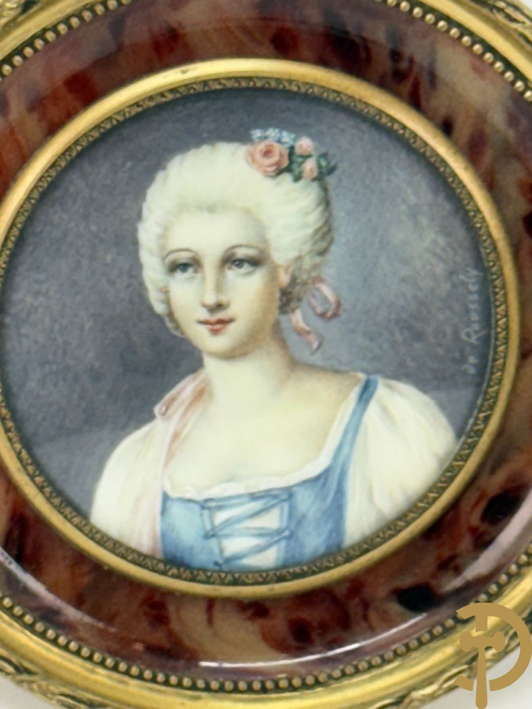 Vijf miniaturen met damersportretten en romantische scène, waarvan 4 getekend : de Roussely, Canova, Siluce ? en Domery ?