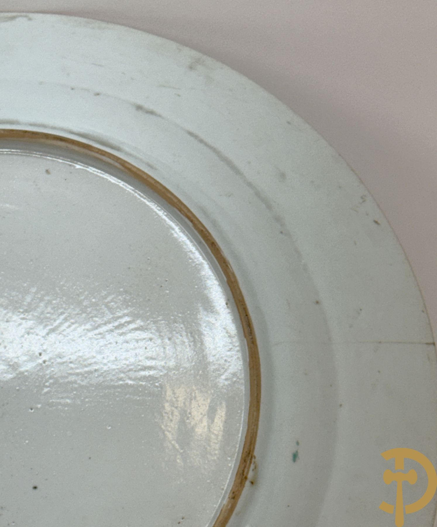 Chinees porseleinen Imari bord met landschapsdecor en bloemen