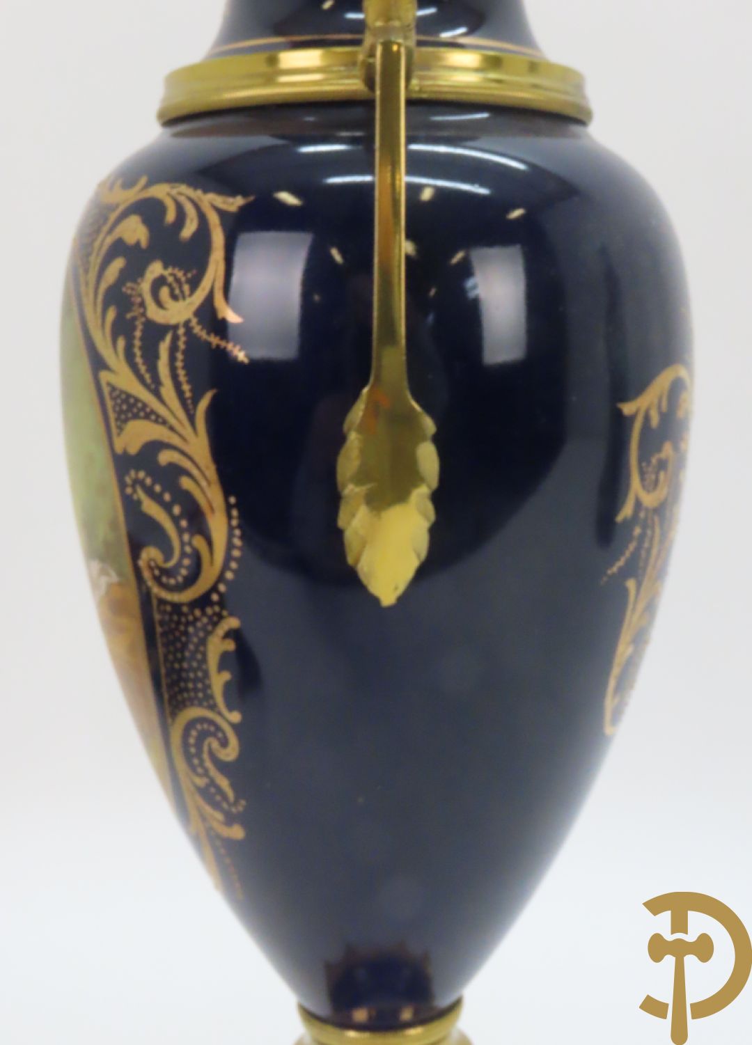 Paar kobaltblauwe dekselpotiches, Sèvres stijl