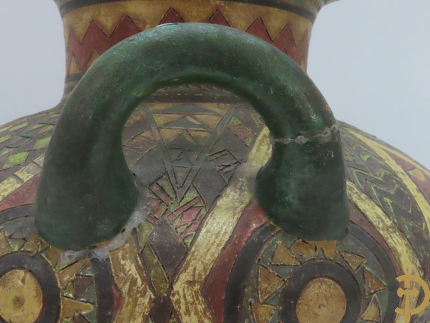 Vaas in terra cotta met geometrische motieven, Amfora, Grieks model, onleesbaar getekend onderaan