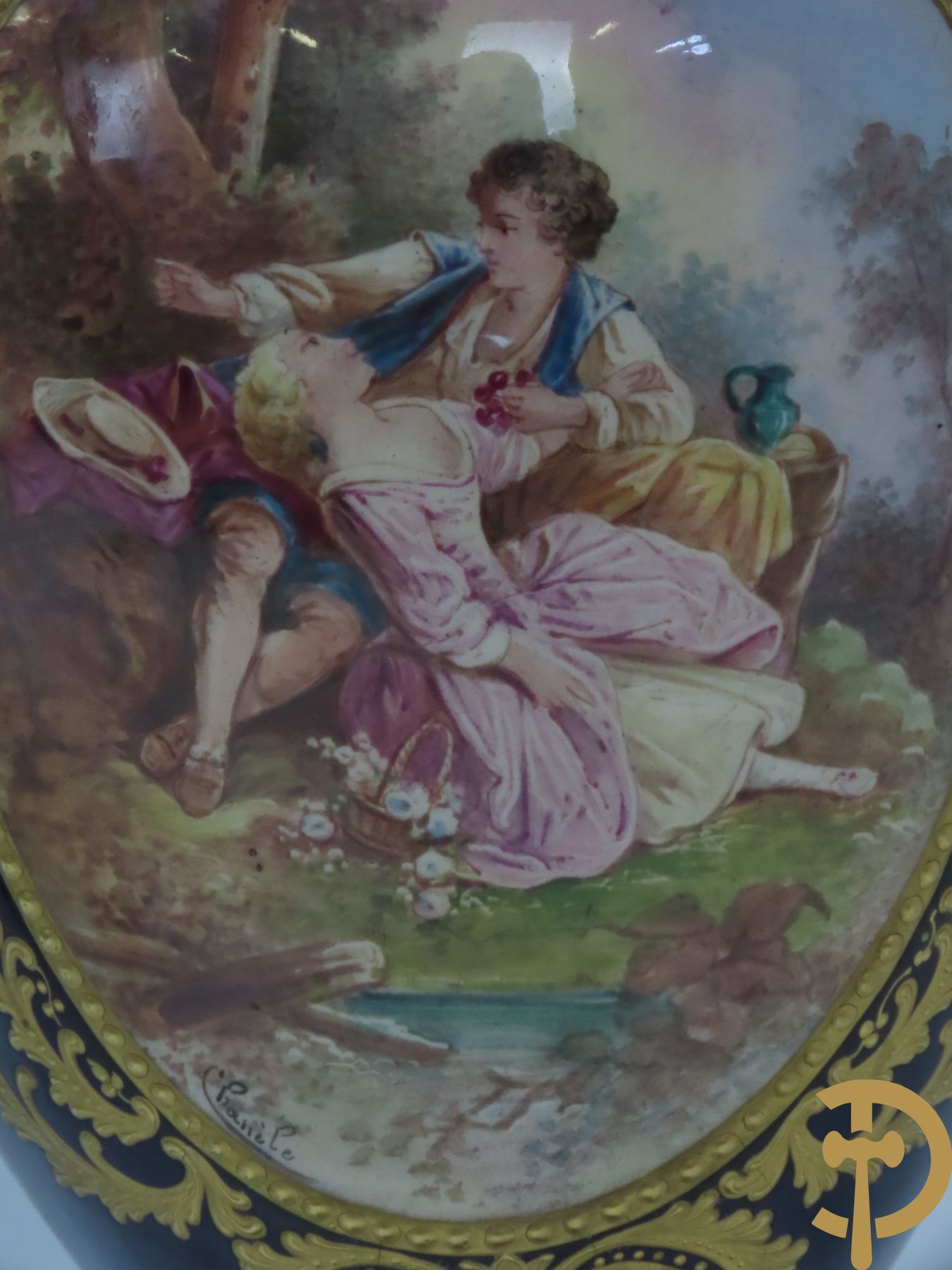 Paar kobaltblauwe porseleinen vazen met dubbel motief als lampadaire