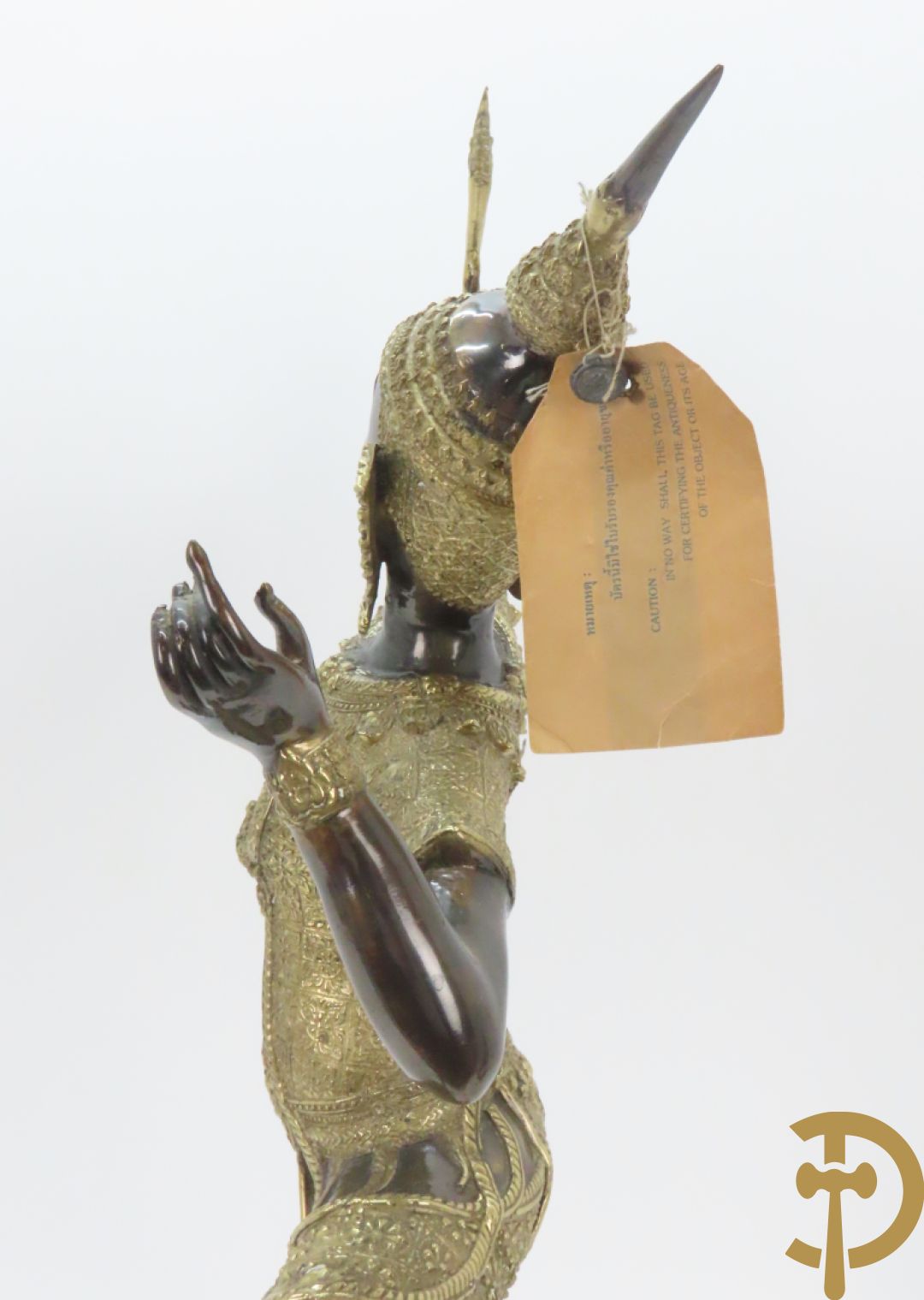 Twee staande koperen boedhistische figuren