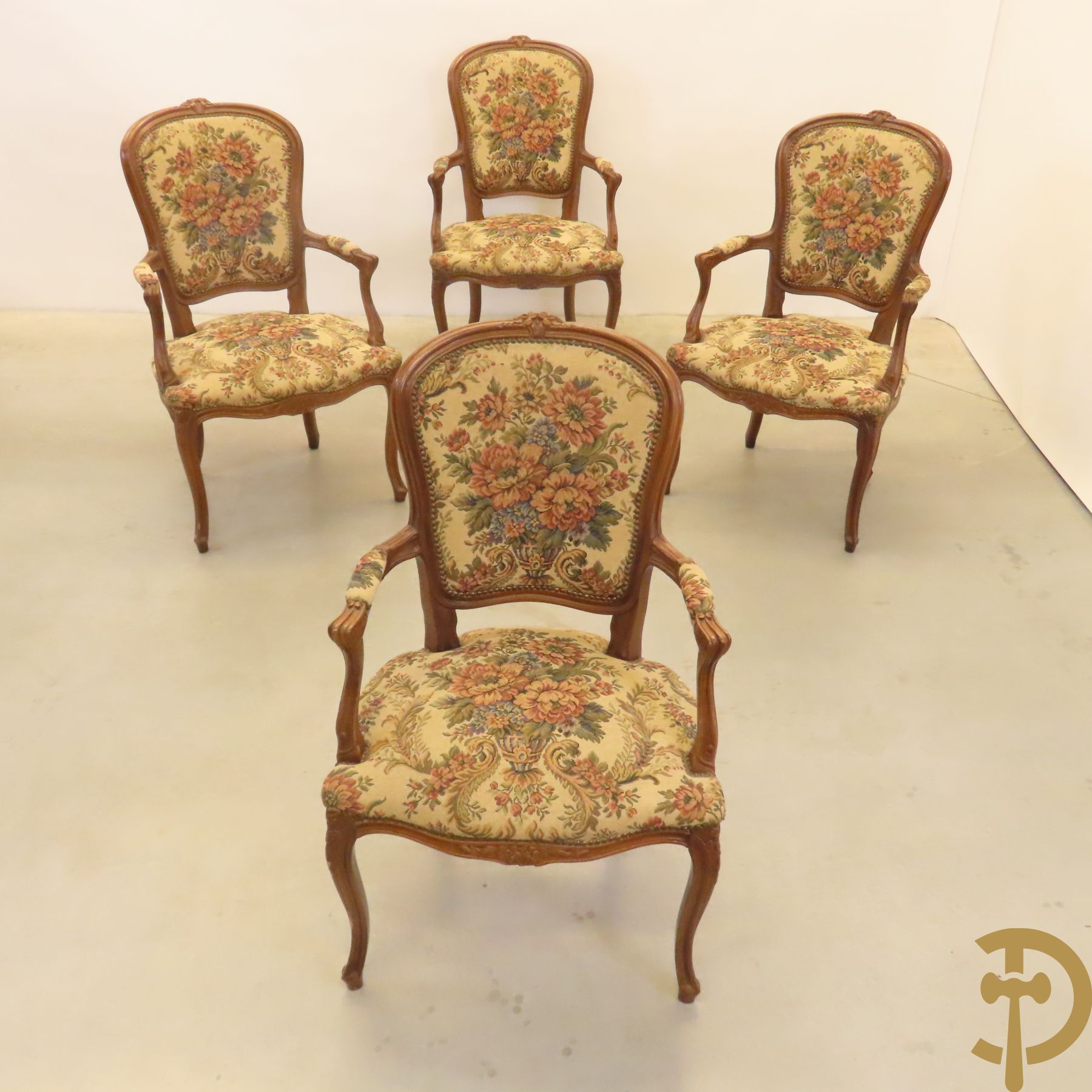 Vier Louis XV armzetels