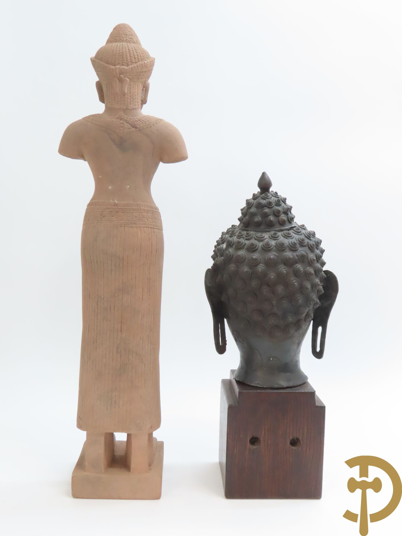 Bronzen boedhahoofd op sokkel + bronzen boedhistische figuur met snaarinstrument + stenen Khmer van boedhistisch figuur + stenen Kmer kopje