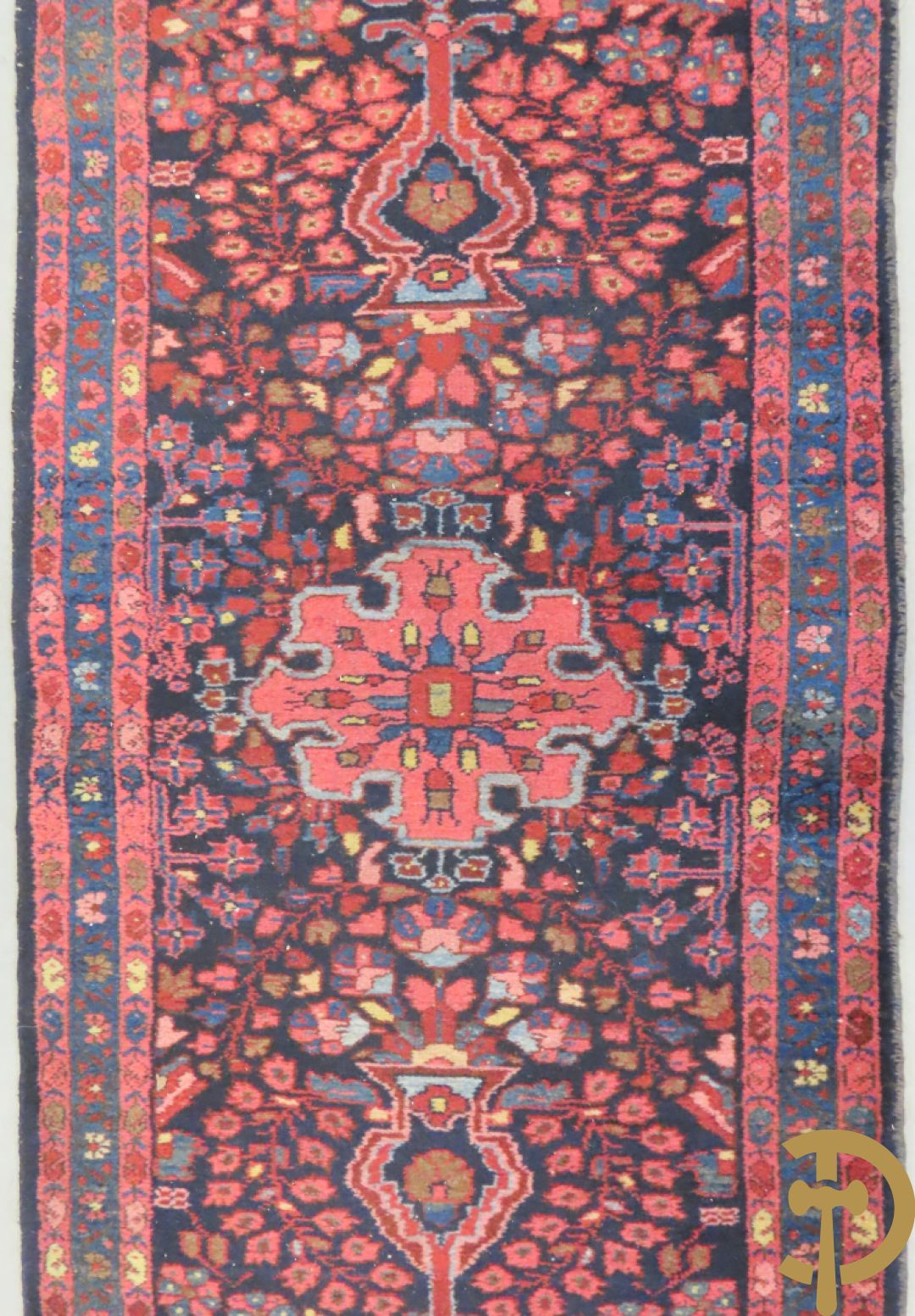 Oosters handgeknoopt tapijt met patronen + Oosterse handgeknoopte loper + kamelenmat