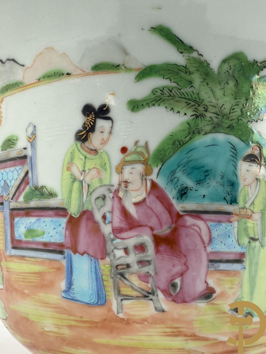 Paar Chinese porseleinen Kanton cachepots met geanimeerd decor