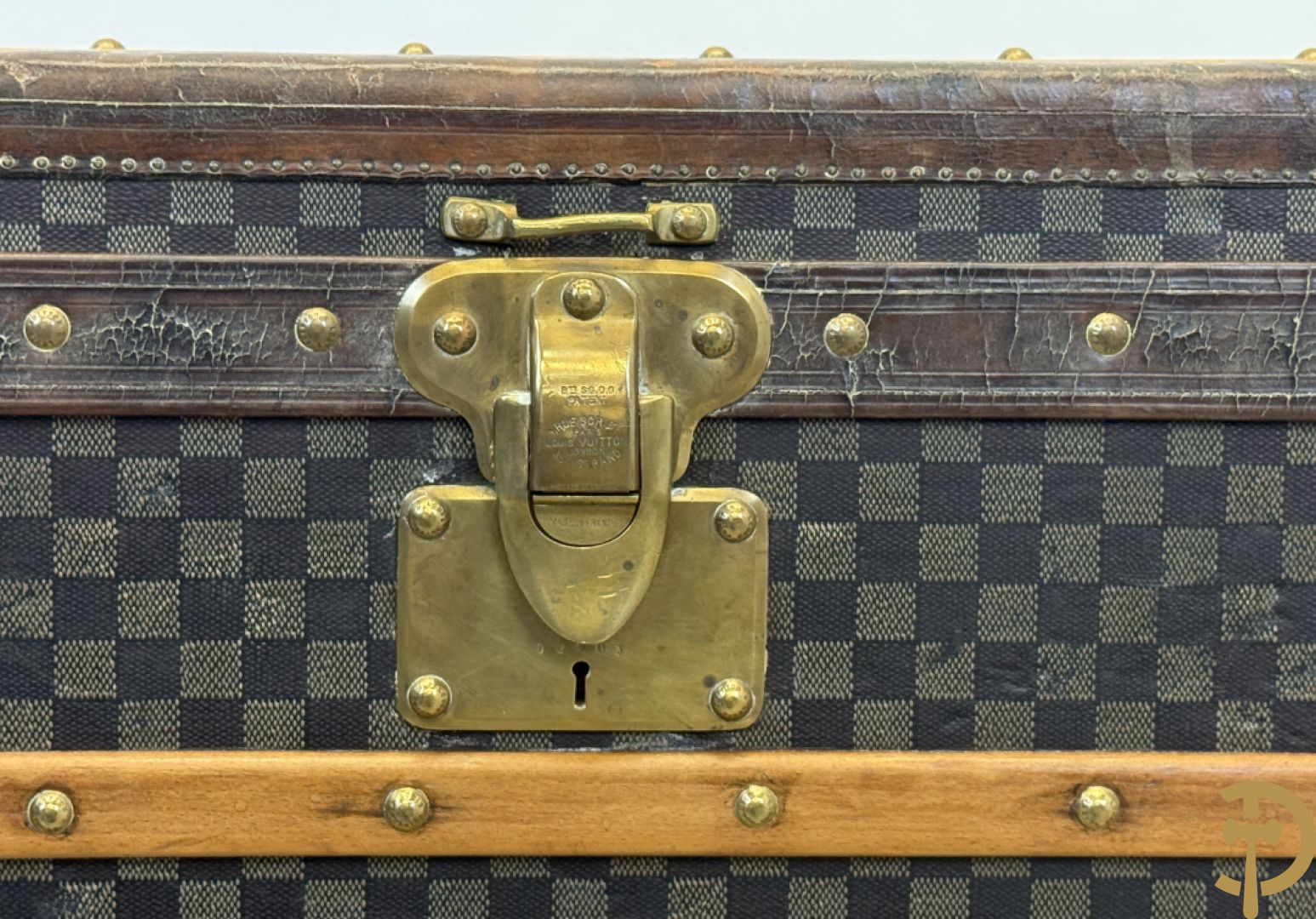 Antieke reiskoffer Louis Vuitton met houten latten, genummerd N41601, met bijhorende sleutel