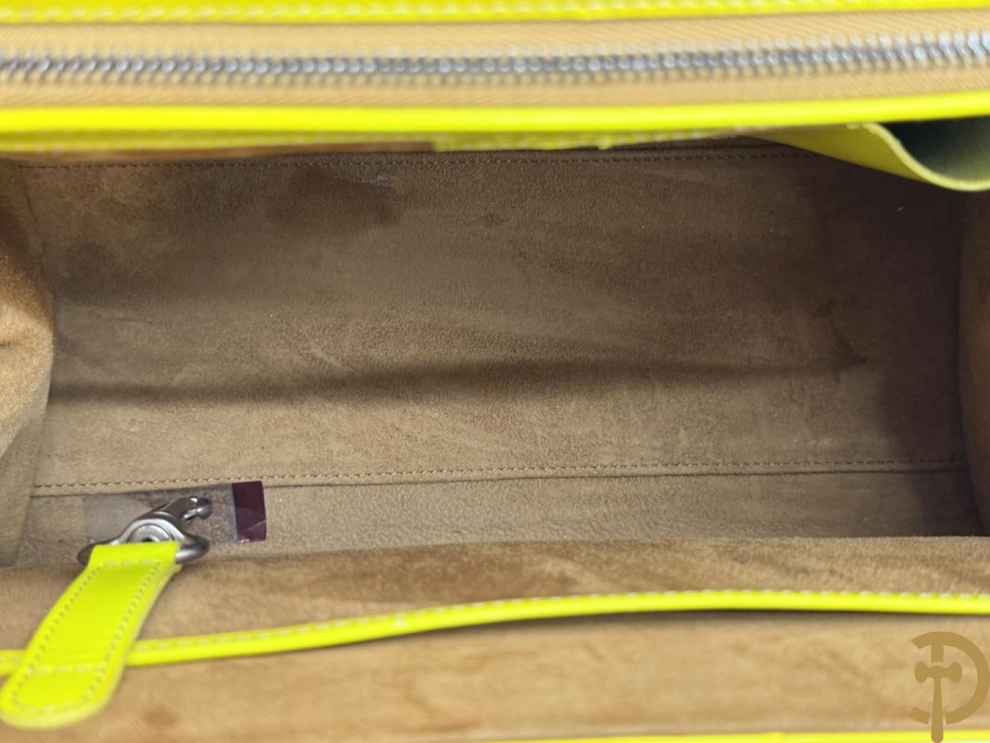 Unieke handtas Delvaux in fluo geel, model Brillant, gelimiteerde en genummerde serie 8/10, mode 2001 Landed - ontwerp van Walter Van Beirendonck uit 2001