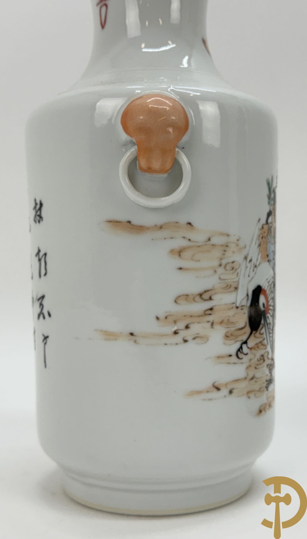 Chinees porseleinen vaasje met wijsgerendecor + Chinese porseleinen rolvaas met decor van ezel in berglandschap