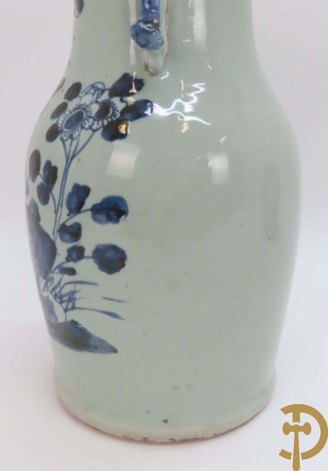 Porseleinen Chinese vaas met bloemendecor + potiche met bloemendecor + tabakspot